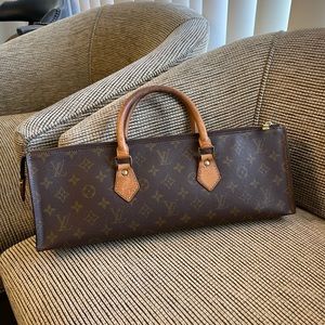 Louis Vuitton Monogram Sac
Triangle Vintage Authentic